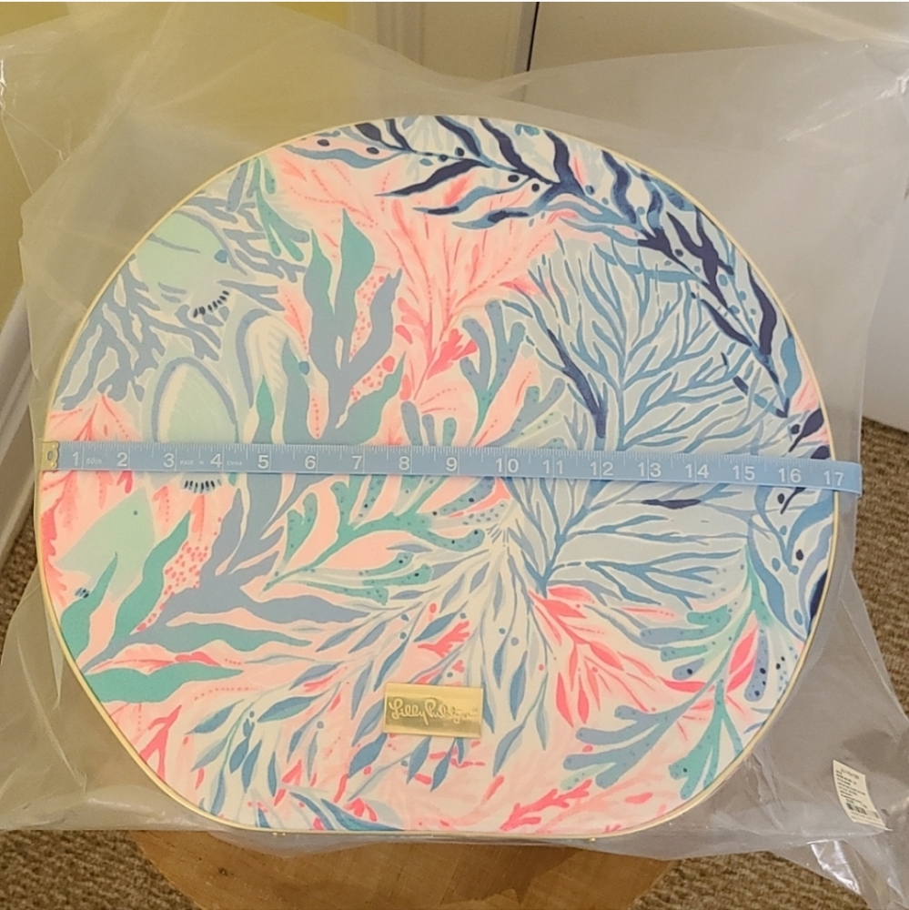 Lilly Pulitzer Perfect condition Kaleidoscope Coral Round Luggage Bag - Picture 12 of 12